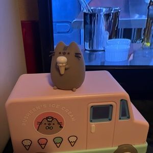 Pusheen Ice Cream Truck Vinyl Figure